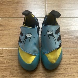 Mad rock: The ultimate kids' climbing shoe; adjustable and comfortable